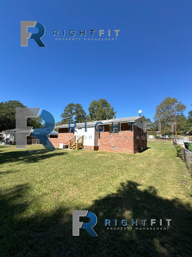 Building Photo - Lovely Ranch Style Home