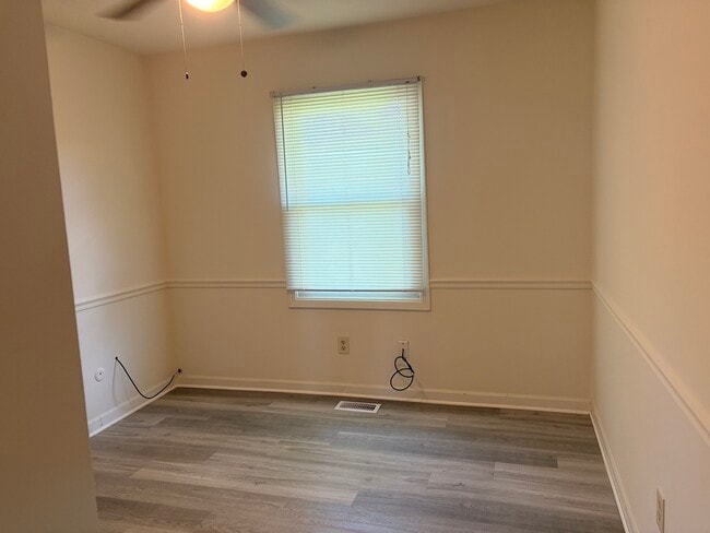 Building Photo - 1815 Beach Rd
