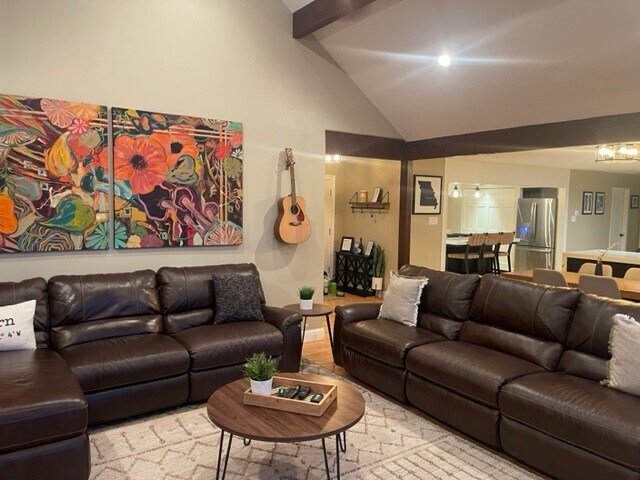 Building Photo - 425 Riverview Dr