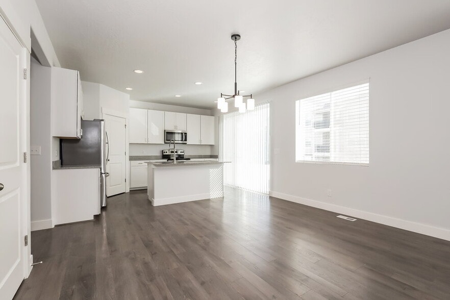 Building Photo - 13061 Acklins Dr