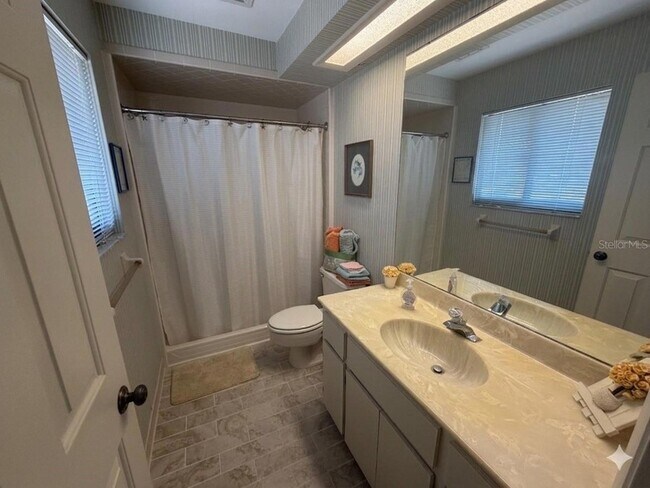 Building Photo - 804 Palm Harbor Ct