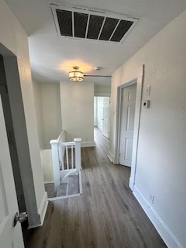 Building Photo - Fully renovated house for Rent!