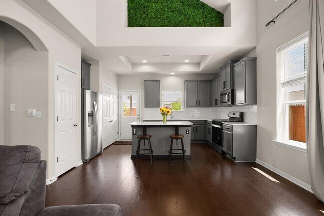 Building Photo - 6406 Owl Creek Ln