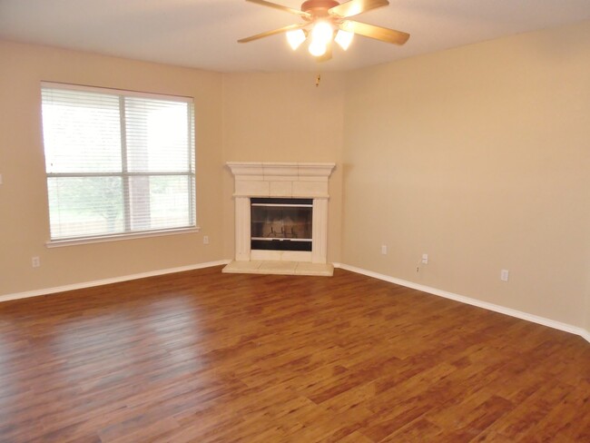 Building Photo - 3 Bedroom in Eagle Mountain-Saginaw Schools