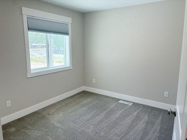 Building Photo - 361 N Fanning Ave
