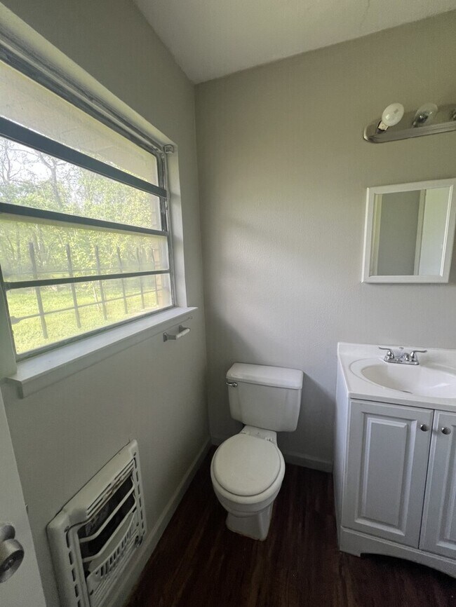 Building Photo - 5632 Mac Arthur Dr