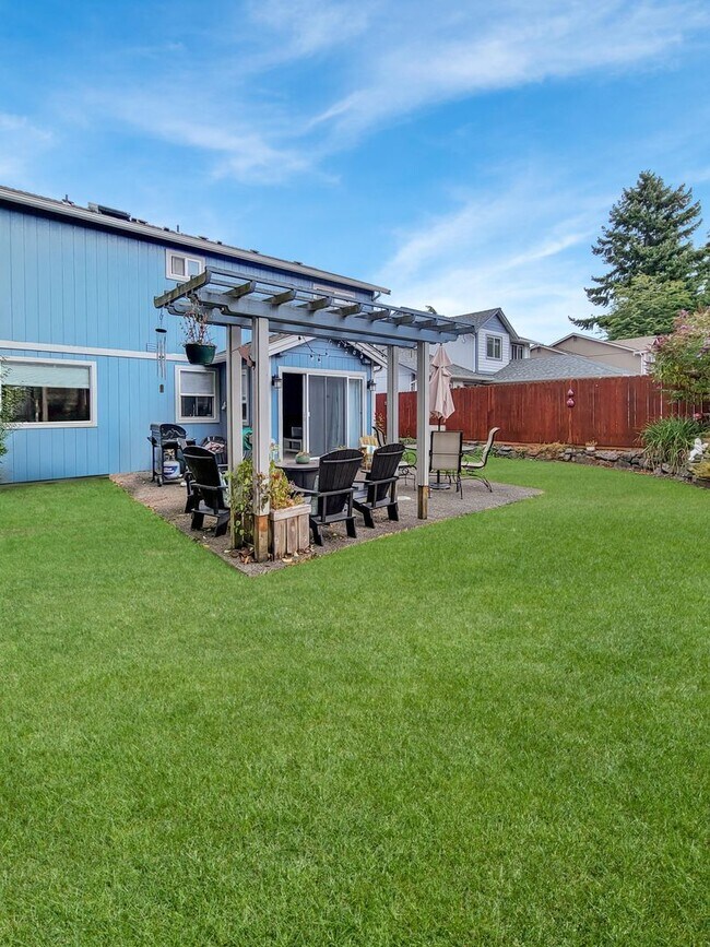 Building Photo - Beautiful N Bennett Street Home