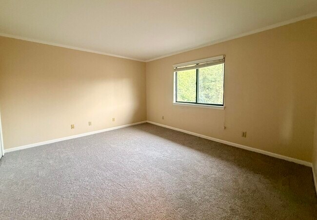 Building Photo - 11849 Sycamore Rd