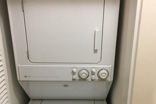 Building Photo - 19 Roberts St