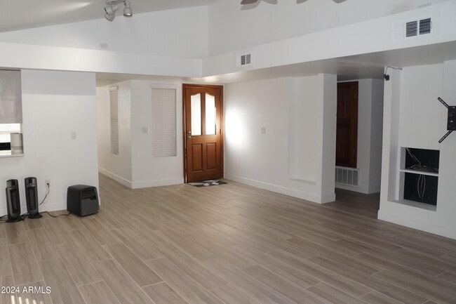 Building Photo - 5756 W Del Rio St