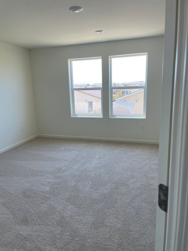 Building Photo - Beautiful New Home – Ready for Immediate M...