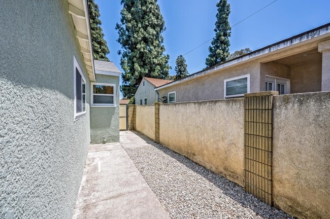 Building Photo - 4913 Premiere Ave