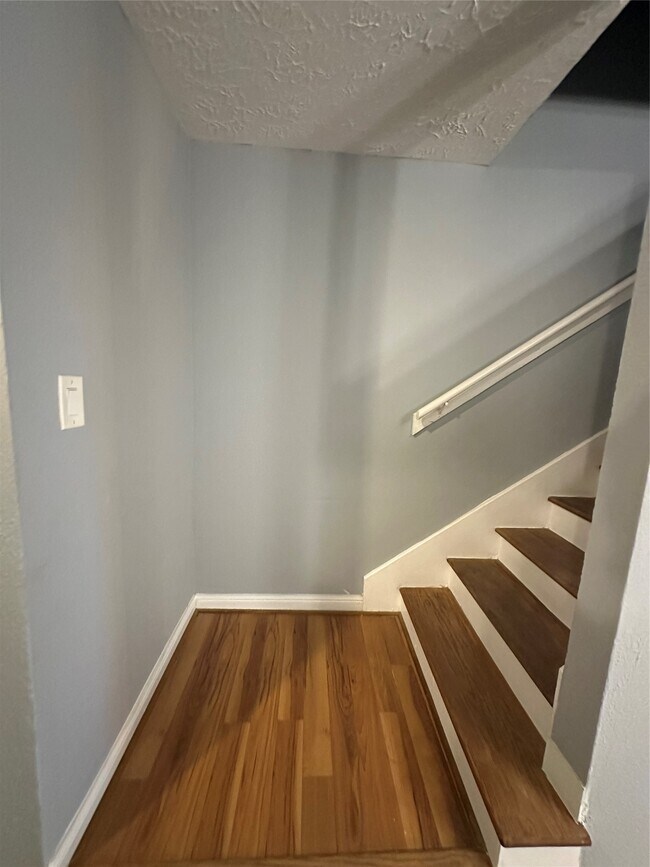 Building Photo - 8636 Village of Fondren