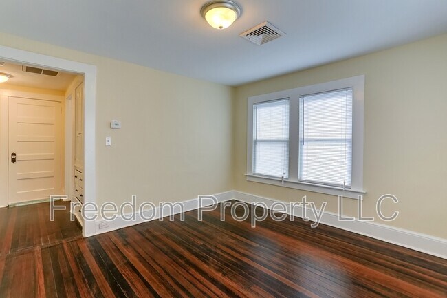 Building Photo - 18 Peck St