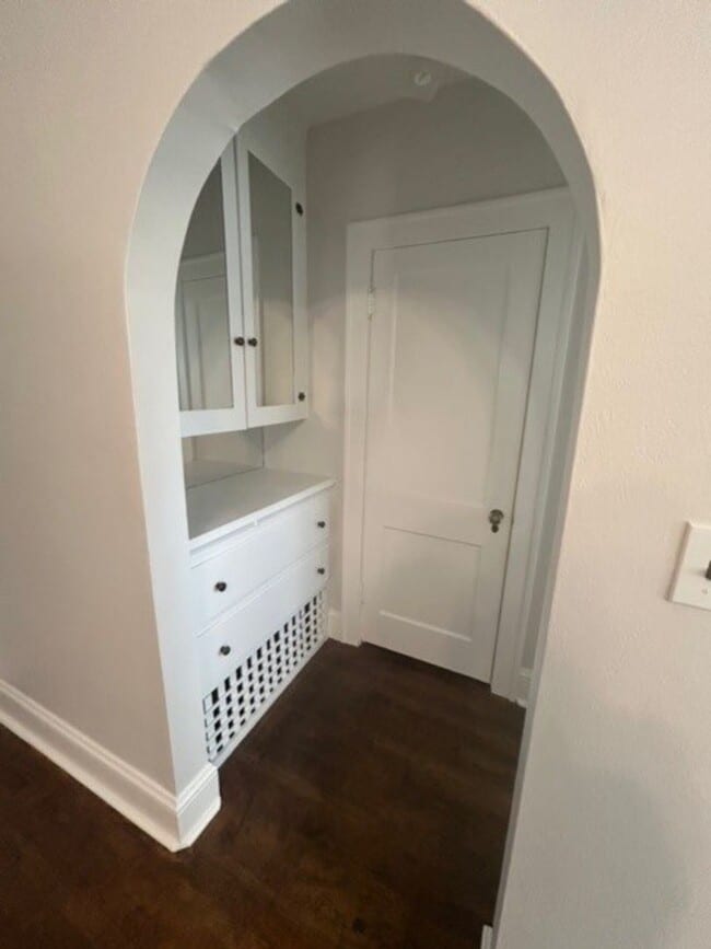 Building Photo - Spanish-Style Apartment Close to Belmont/Laurelhurst Located on Famous Peacock Lane! Loaded with ...