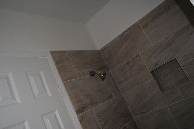 Building Photo - 506 Lincoln Ave