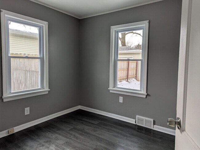 Building Photo - 1266 Magnolia Ave