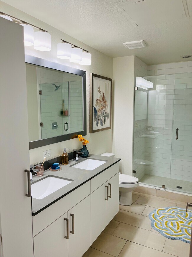 Building Photo - 455 NE 27th St