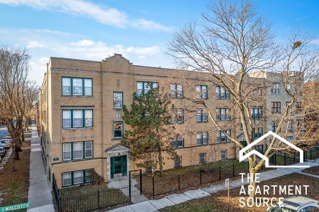 Building Photo - 1904 W Winnemac Ave