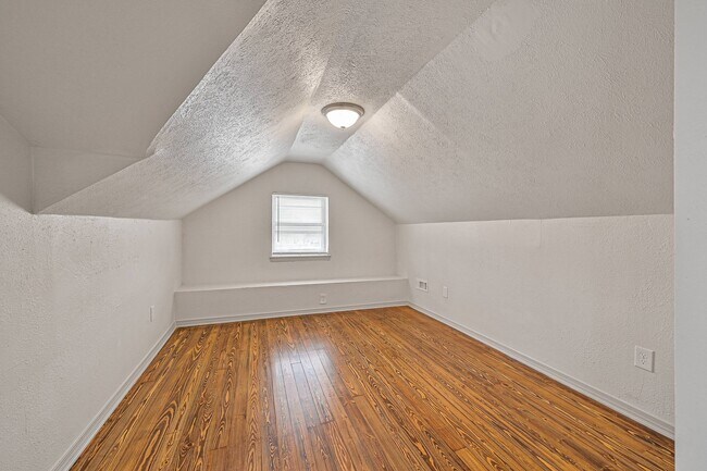 Building Photo - 2445 SW Binkley St