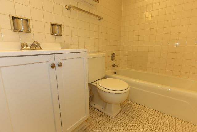 Building Photo - 1329 N Dearborn St