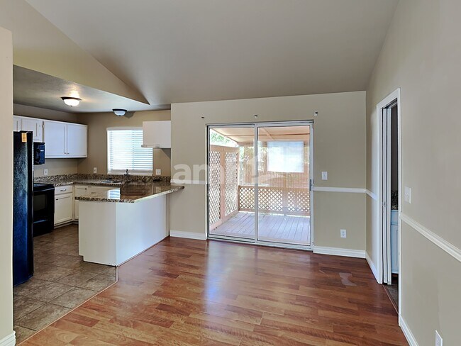 Building Photo - 1329 E 410 S St