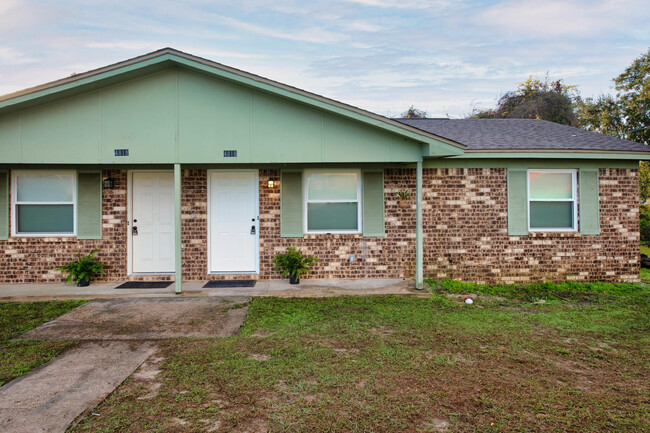 Building Photo - 4816 Tradewinds Dr