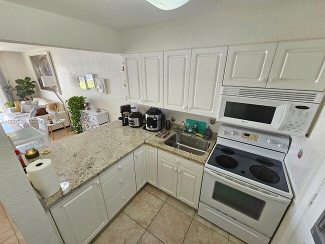 Building Photo - 3000 Marcos Dr