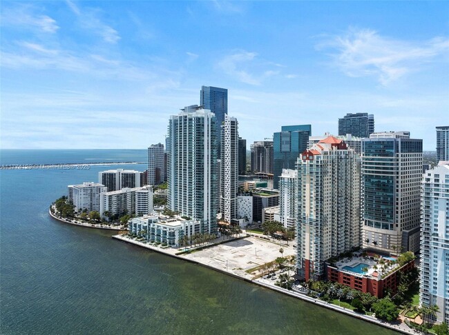 Building Photo - 1155 Brickell Bay Dr