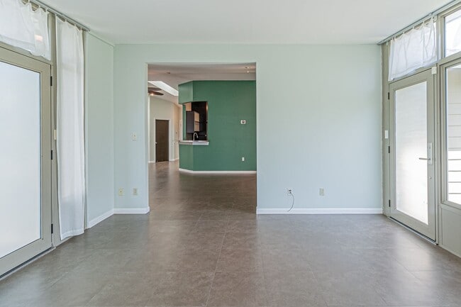 Building Photo - Modern Design 3 Bedroom 2 Bath, 2 car Gara...