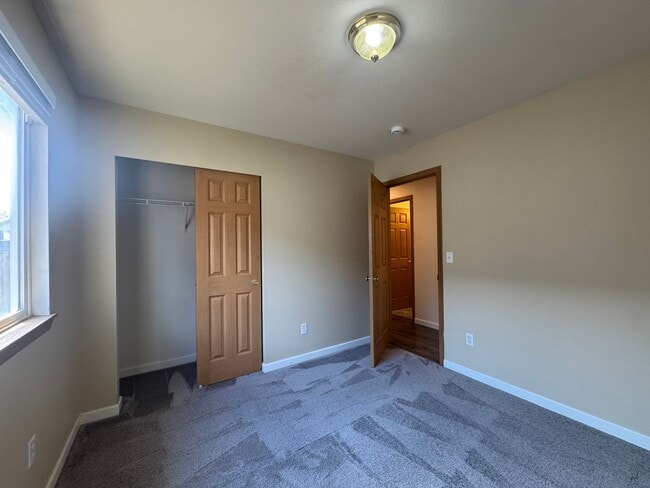 Building Photo - Beautiful One Story House - 3 bed in Spanaway!