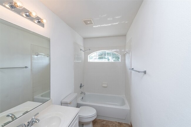 Building Photo - 2318 Balleybrooke Dr