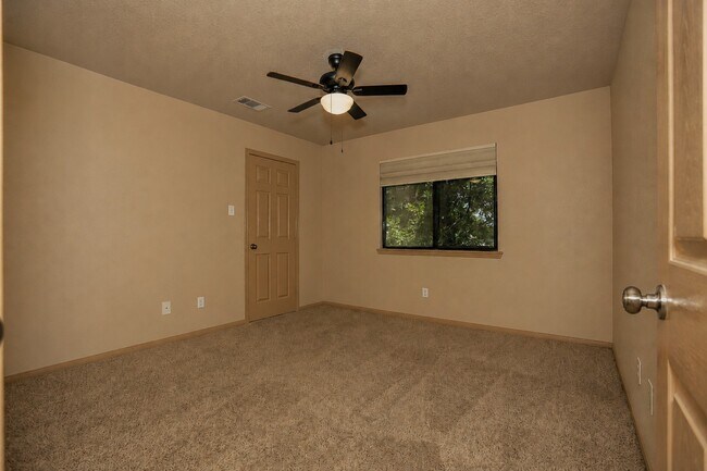 Building Photo - 112 Portulaca St