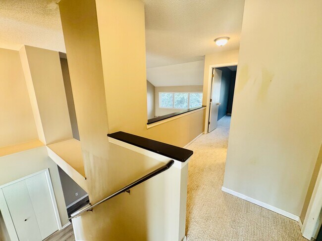 Building Photo - 2904 Old Hwy 8