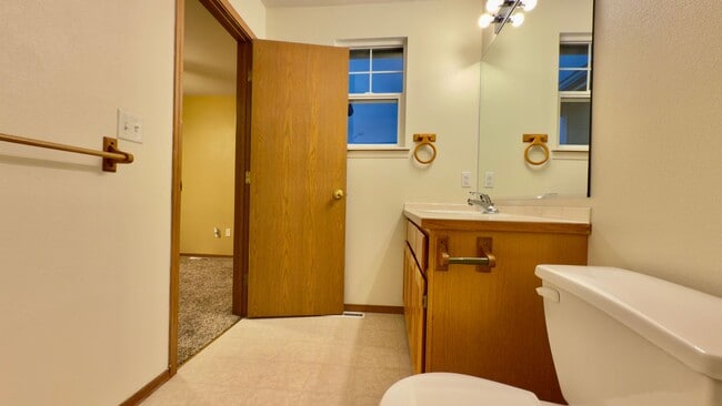 Building Photo - 3 Bedroom (Two Primary Suites) Floorplan i...