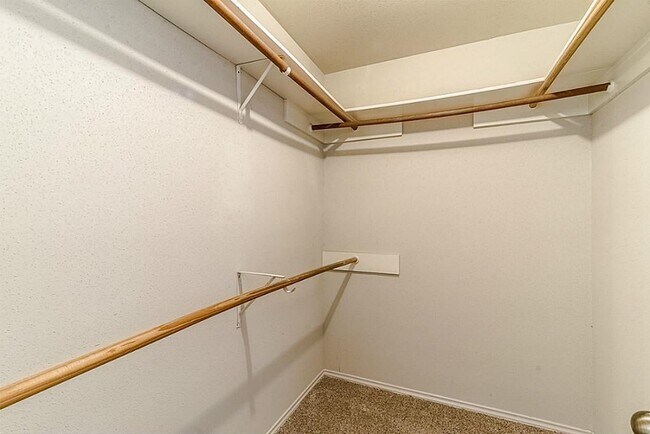Building Photo - 21423 Golden Dove Dr