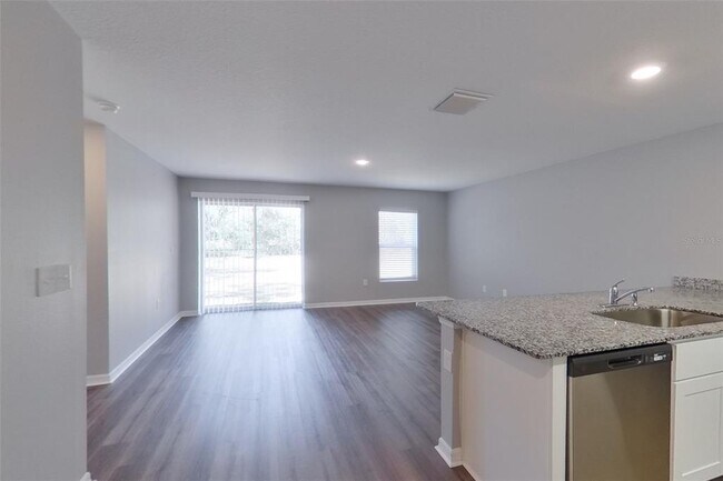 Building Photo - 9810 N Santee Terrace