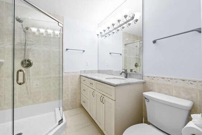 Building Photo - 244 Greymon Dr