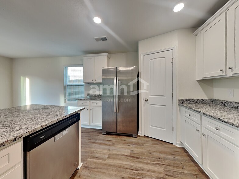 Building Photo - 6041 Mason Tucker Dr