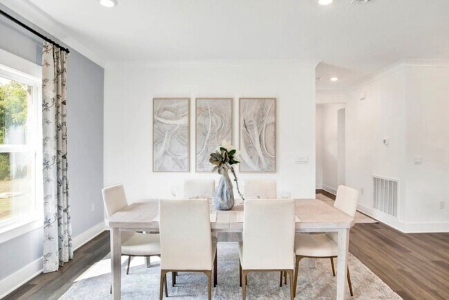 Building Photo - Charming 4BR House in a Calm and friendly ...