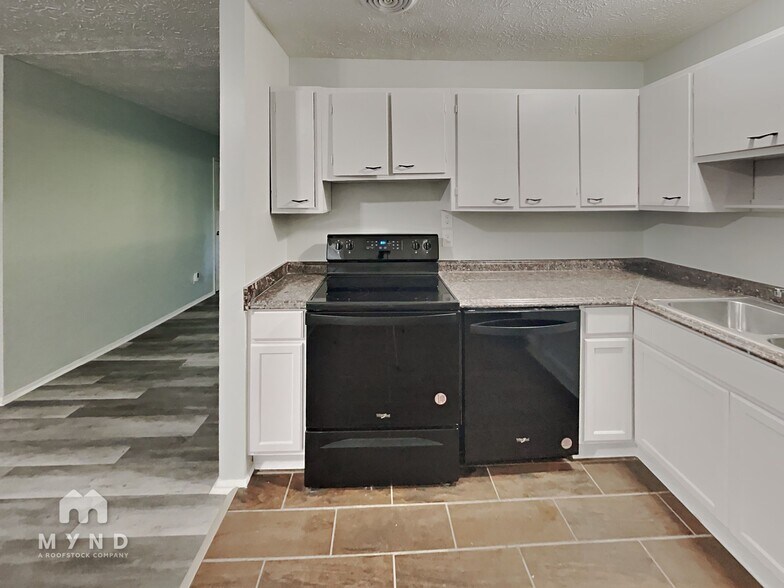 Building Photo - 5906 Pineglen Ct