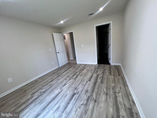 Building Photo - 407 Apricot St