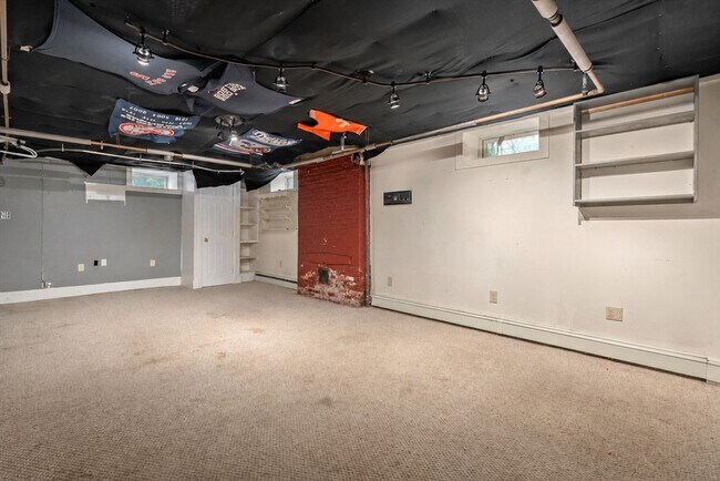 Building Photo - 103 Hollis Ave