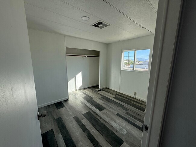 Building Photo - 64180 Thomas Ave