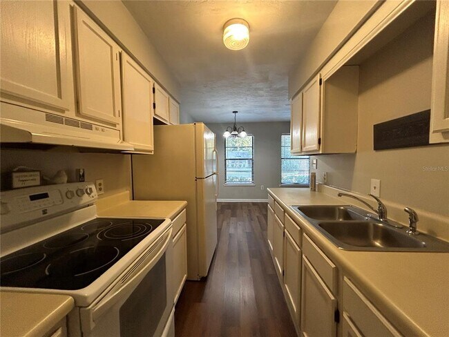 Building Photo - 7401 SW 42nd Pl