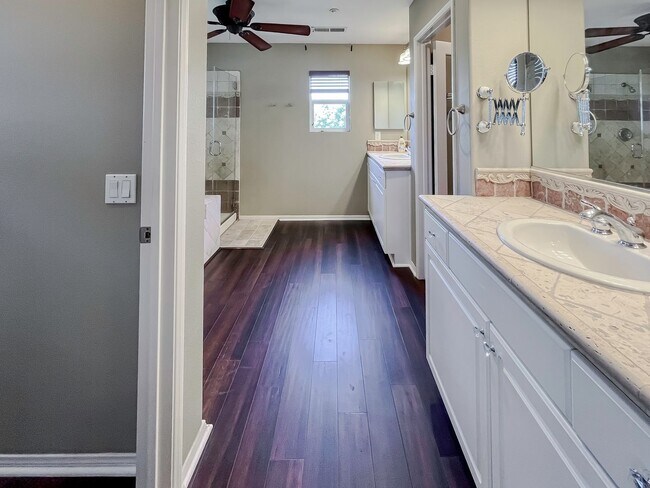 Building Photo - MUST SEE! Beautiful 3 bedroom + Loft + Office Space (or convert to 4th bedroom) + Large Backyard ...