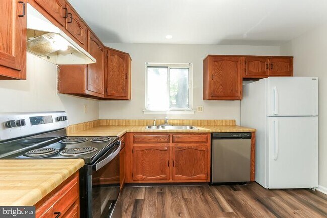 Building Photo - 190 Peregrine Dr