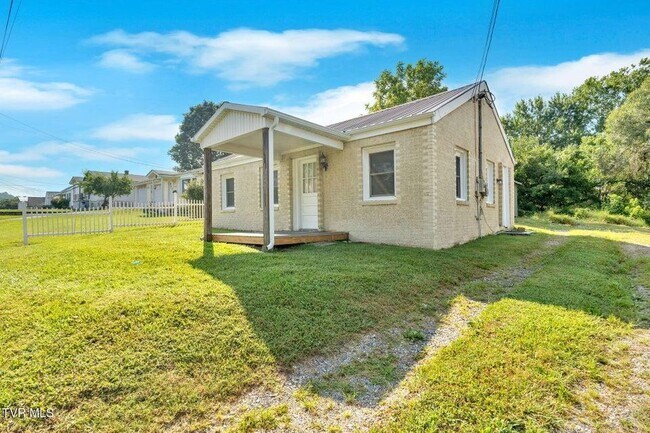 Building Photo - 3361 Bloomingdale Rd