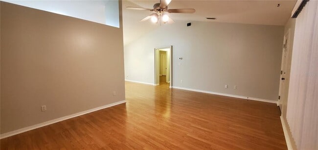 Building Photo - 913 Palm Forest Ln