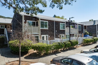 Building Photo - Parnow Friendship House